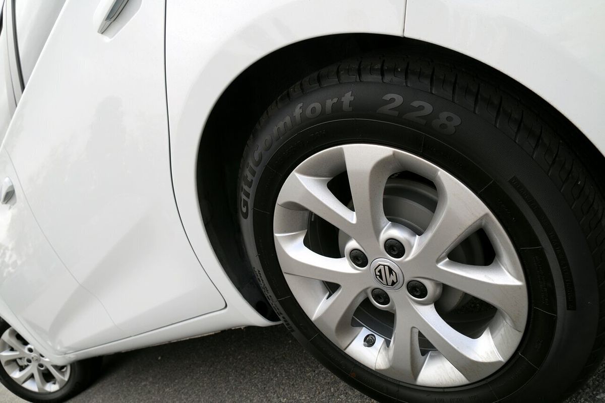 2024 MG MG3 Core in Dover White Demo Hatch Victoria Park WA