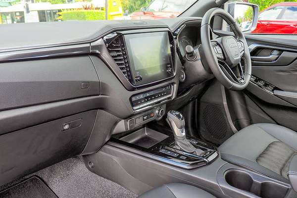 2024 Isuzu D-MAX BLADE 4X4