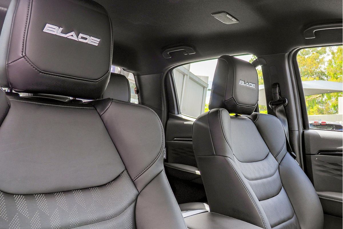 2024 Isuzu D-MAX BLADE 4X4