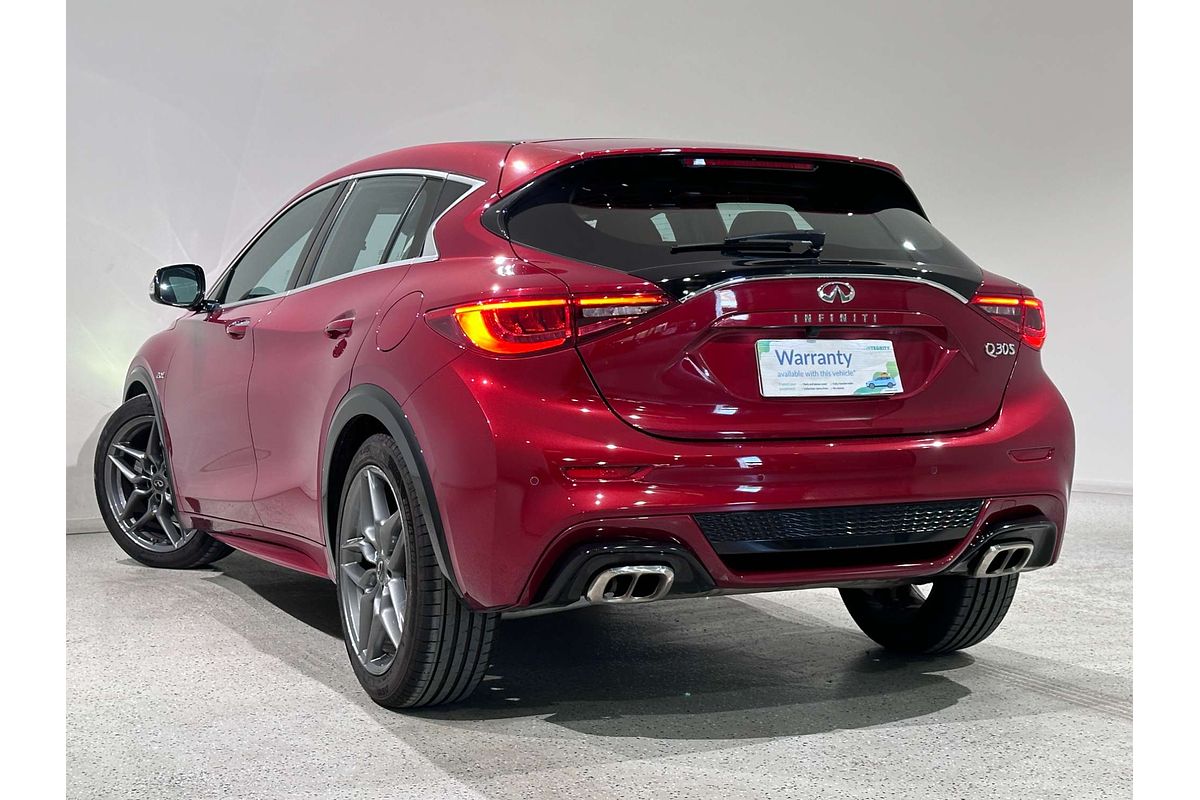 2016 INFINITI Q30 Sport H15