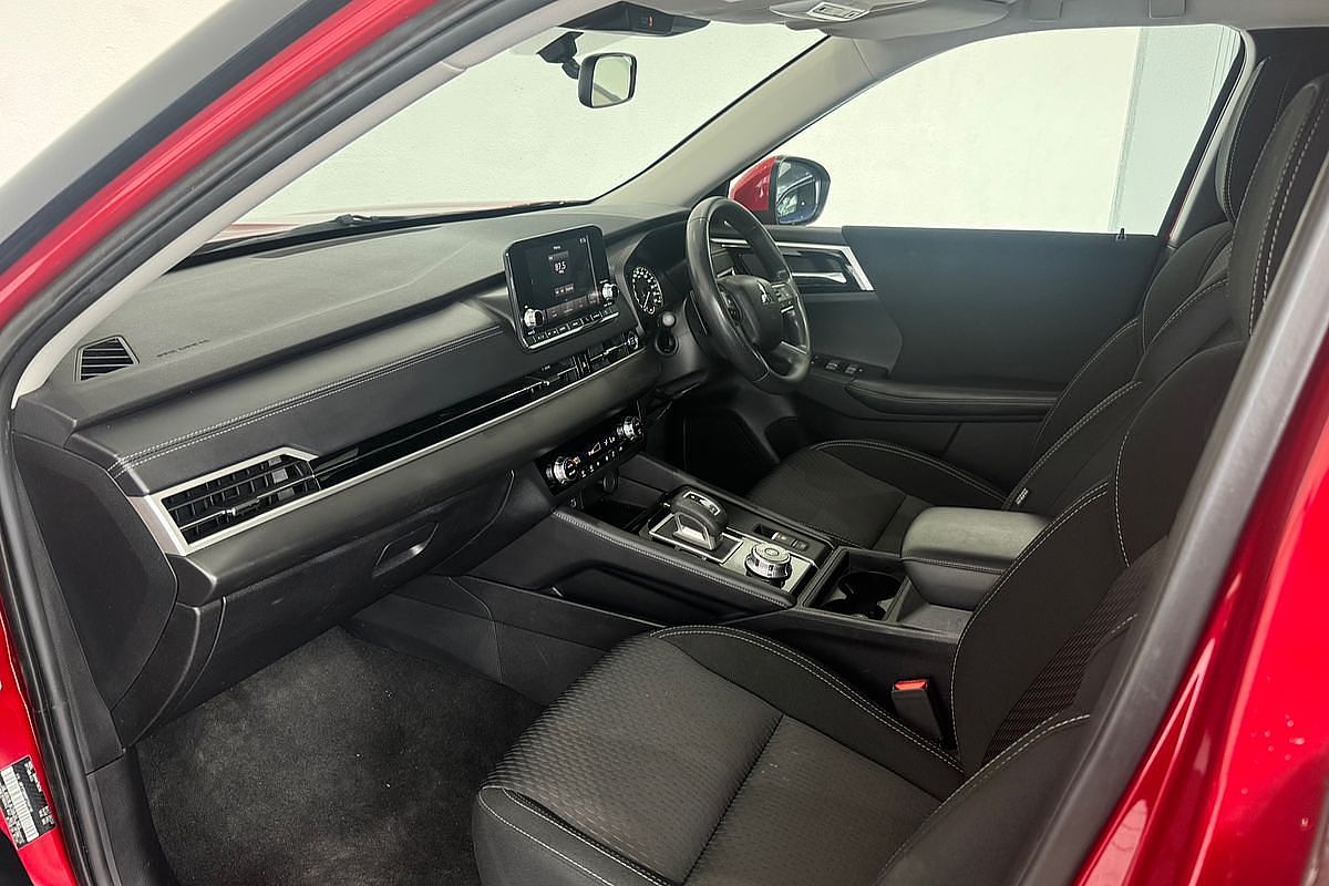 2022 Mitsubishi Outlander ES ZM