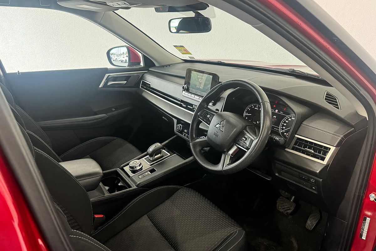 2022 Mitsubishi Outlander ES ZM