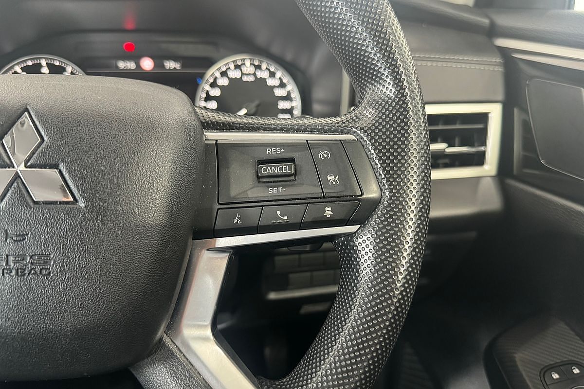 2022 Mitsubishi Outlander ES ZM