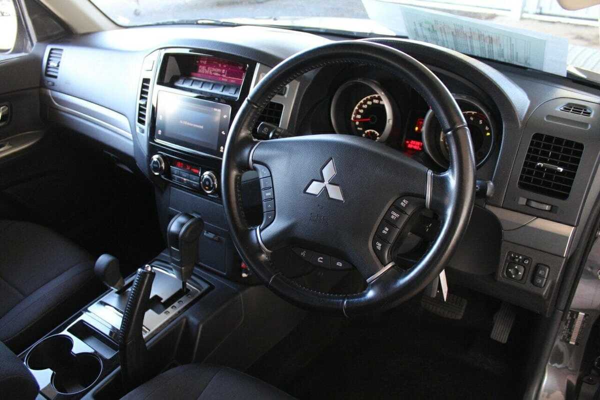 2017 Mitsubishi PAJERO GLX NX