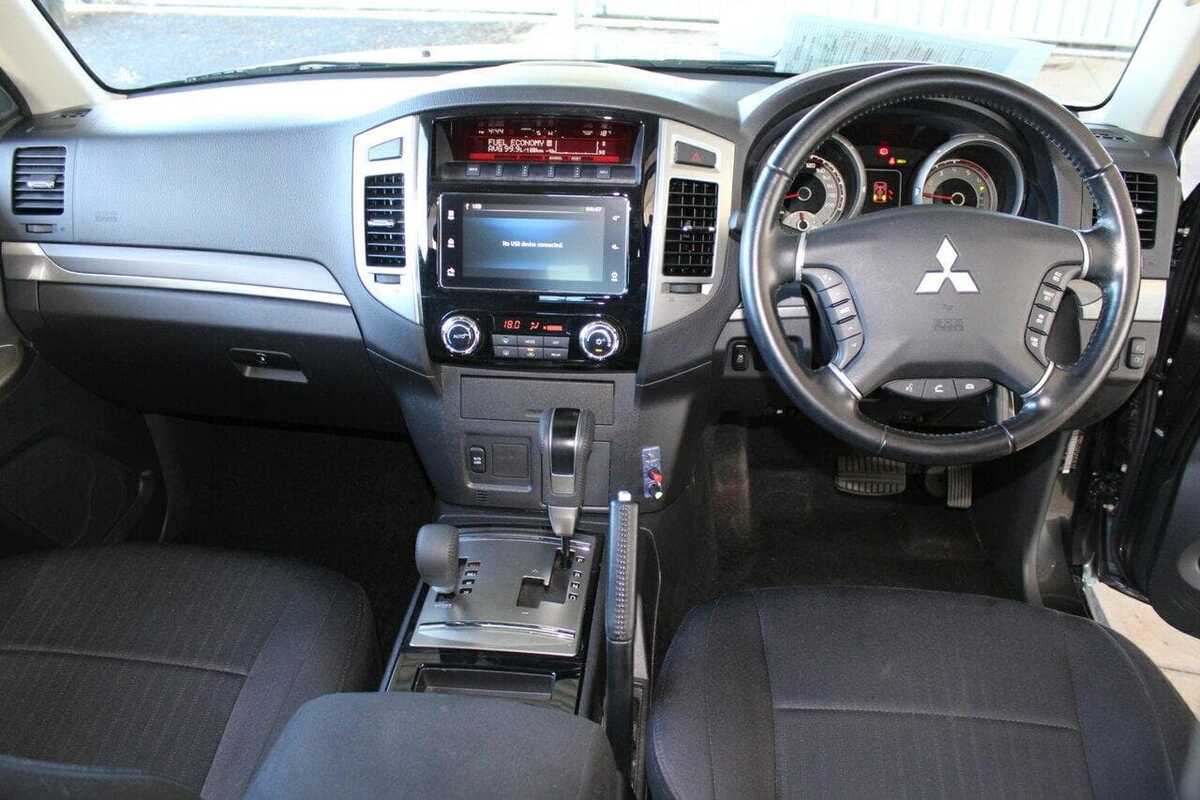 2017 Mitsubishi PAJERO GLX NX