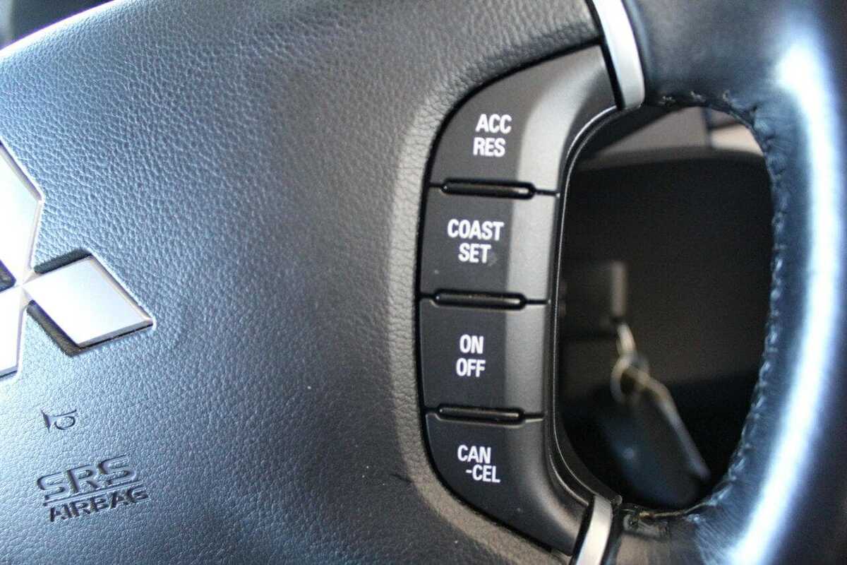 2017 Mitsubishi PAJERO GLX NX