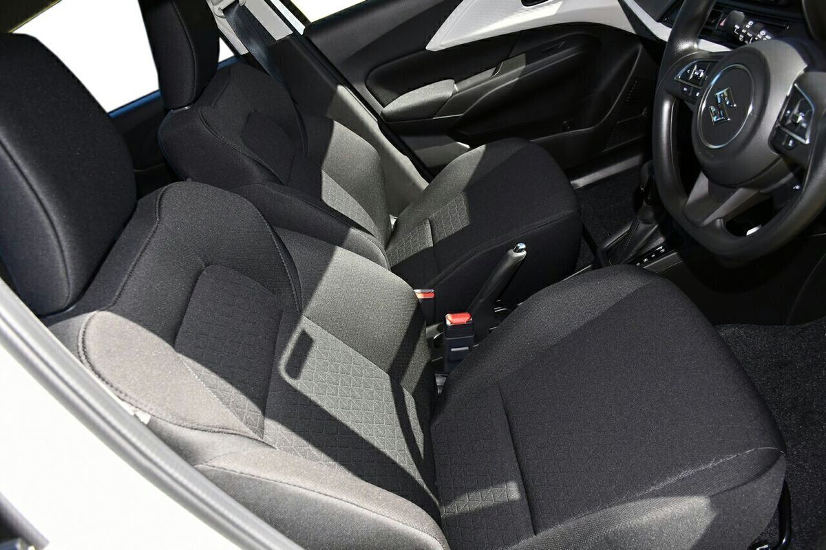2024 Suzuki Swift Hybrid UZ