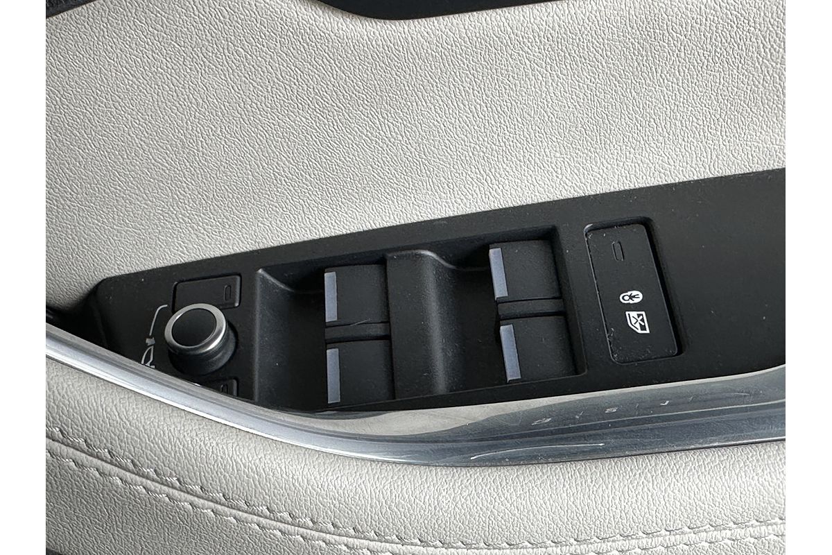 2022 Jaguar XE P300 R-Dynamic HSE X760