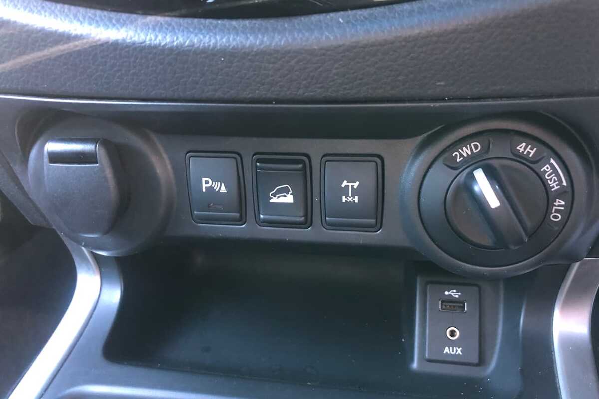 2015 Nissan NAVARA ST-X D23