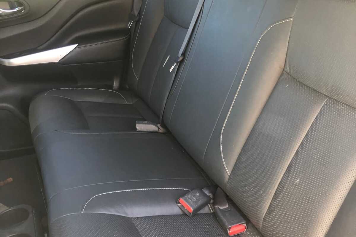 2015 Nissan NAVARA ST-X D23