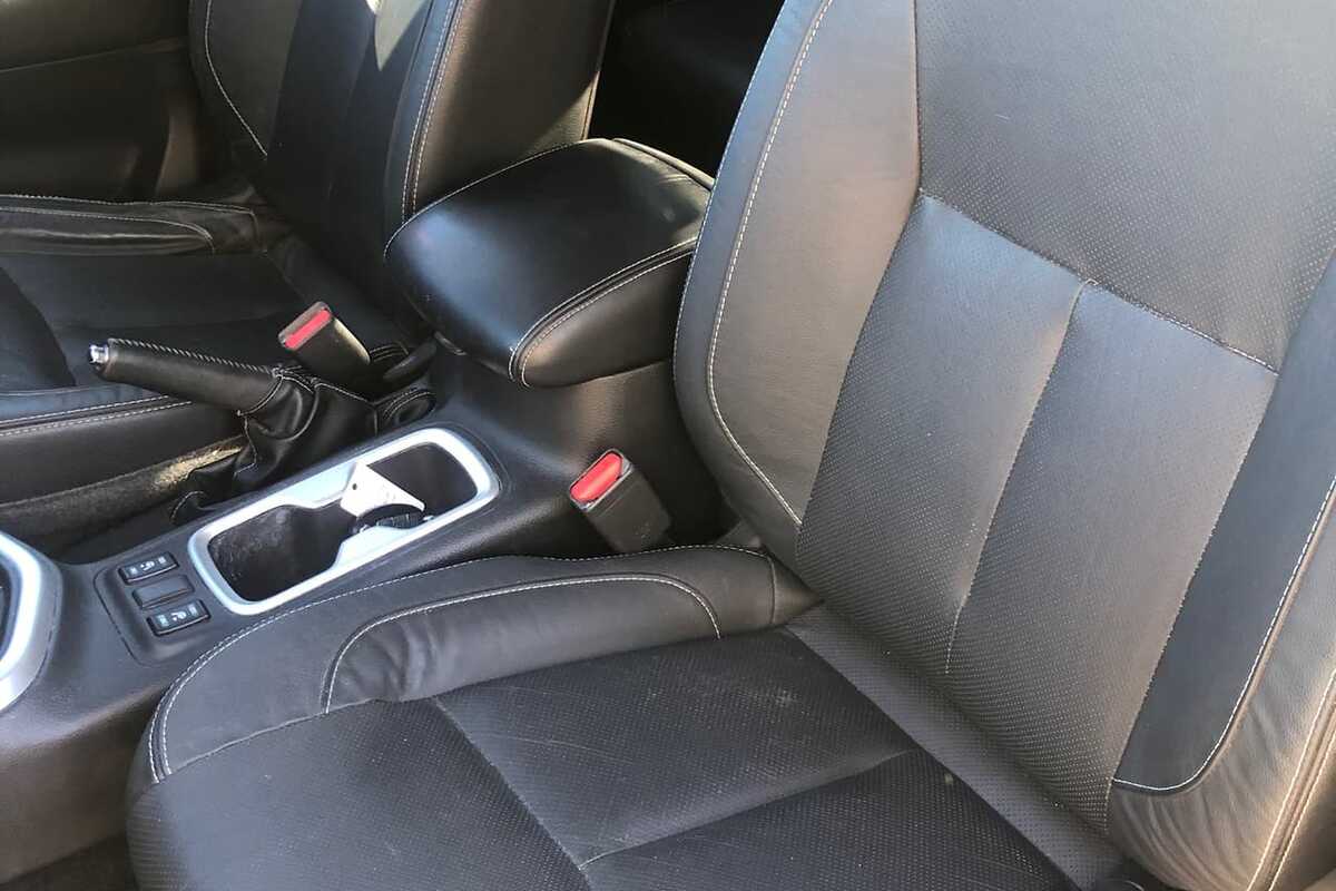2015 Nissan NAVARA ST-X D23