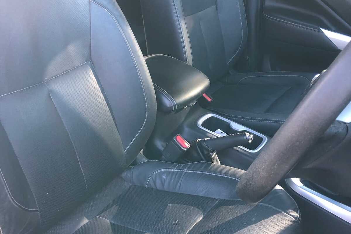 2015 Nissan NAVARA ST-X D23