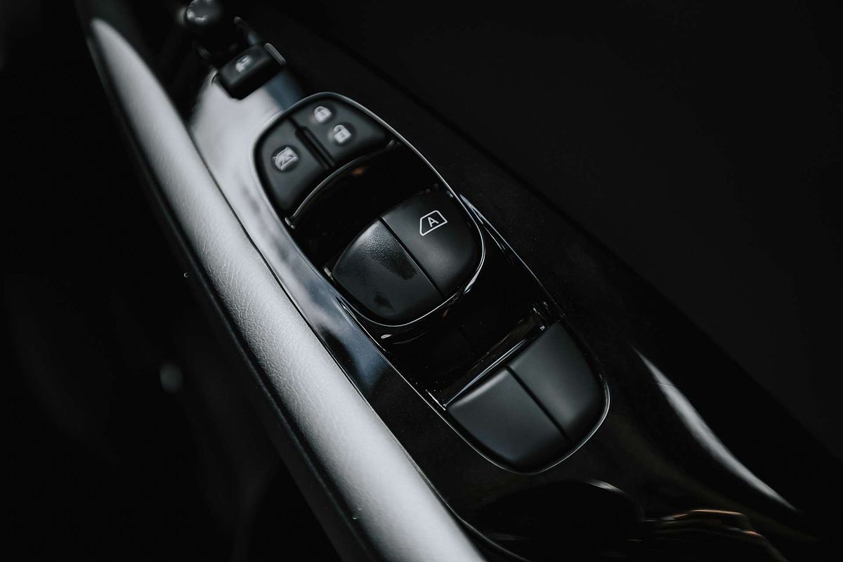 2023 Nissan LEAF ZE1