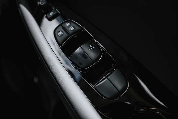 2023 Nissan LEAF ZE1