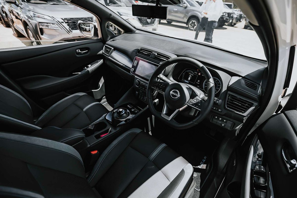 2023 Nissan LEAF ZE1