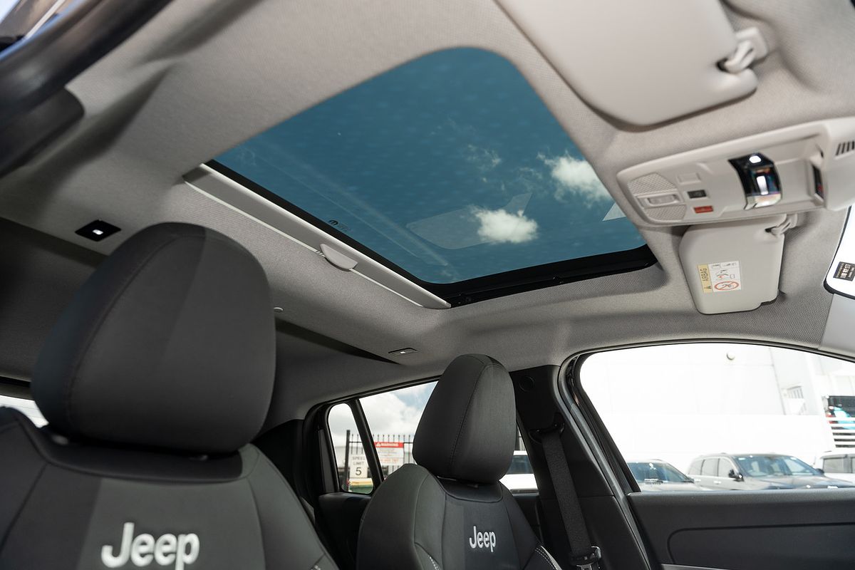 2024 Jeep Avenger Summit JJ