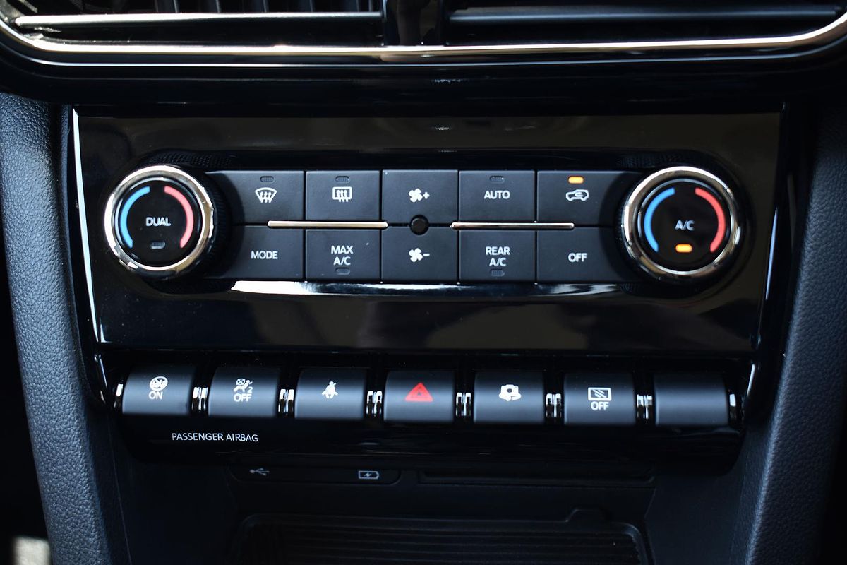 2024 Mahindra XUV700 AX7L Black Edition