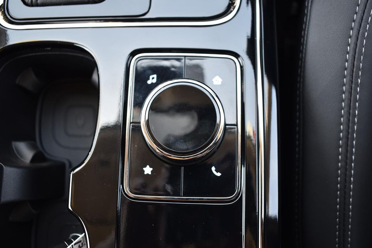 2024 Mahindra XUV700 AX7L Black Edition