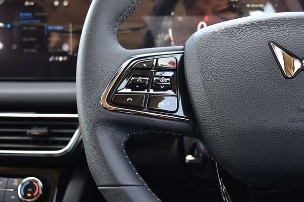 2024 Mahindra XUV700 AX7L Black Edition