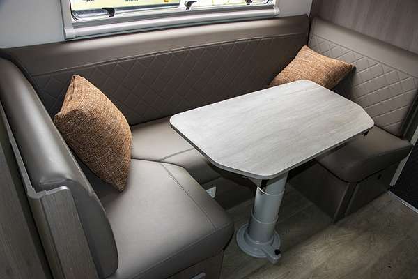 2024 Jayco BASE STATION CARAVAN 24.75-6.4T.BS-MY24