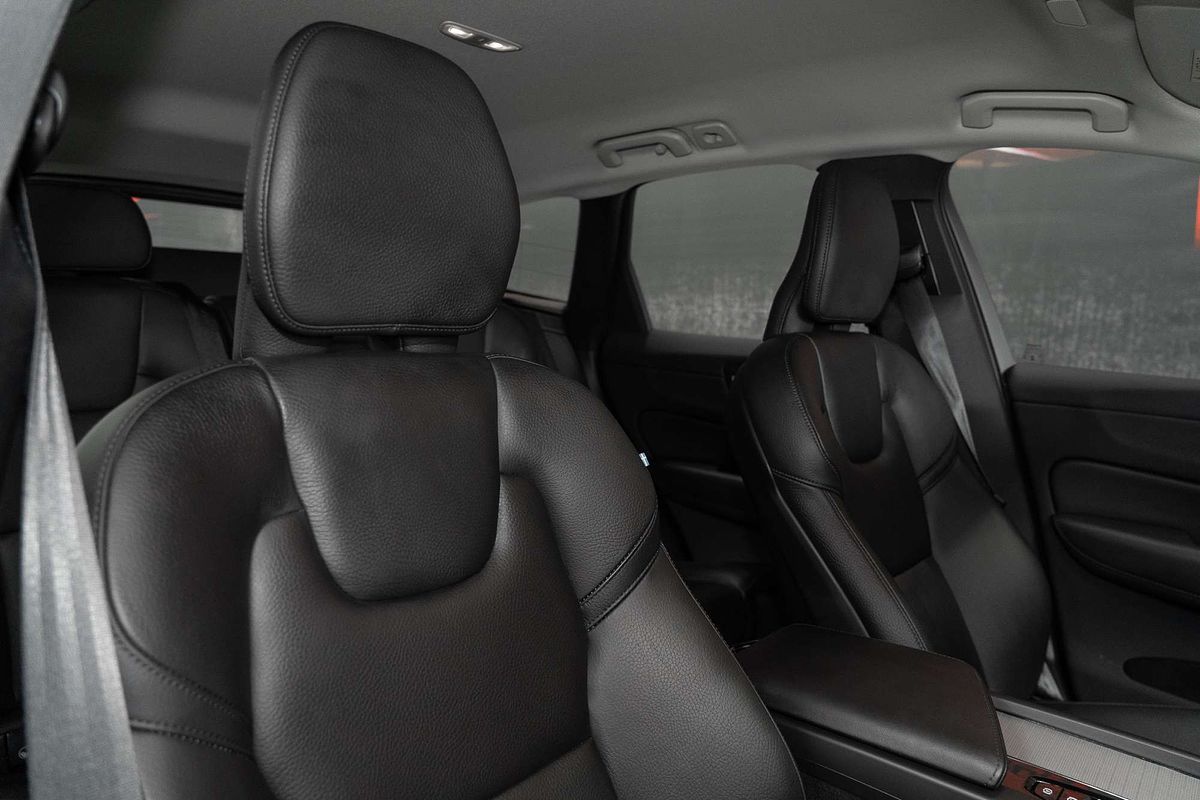 2023 Volvo XC60 Plus B5