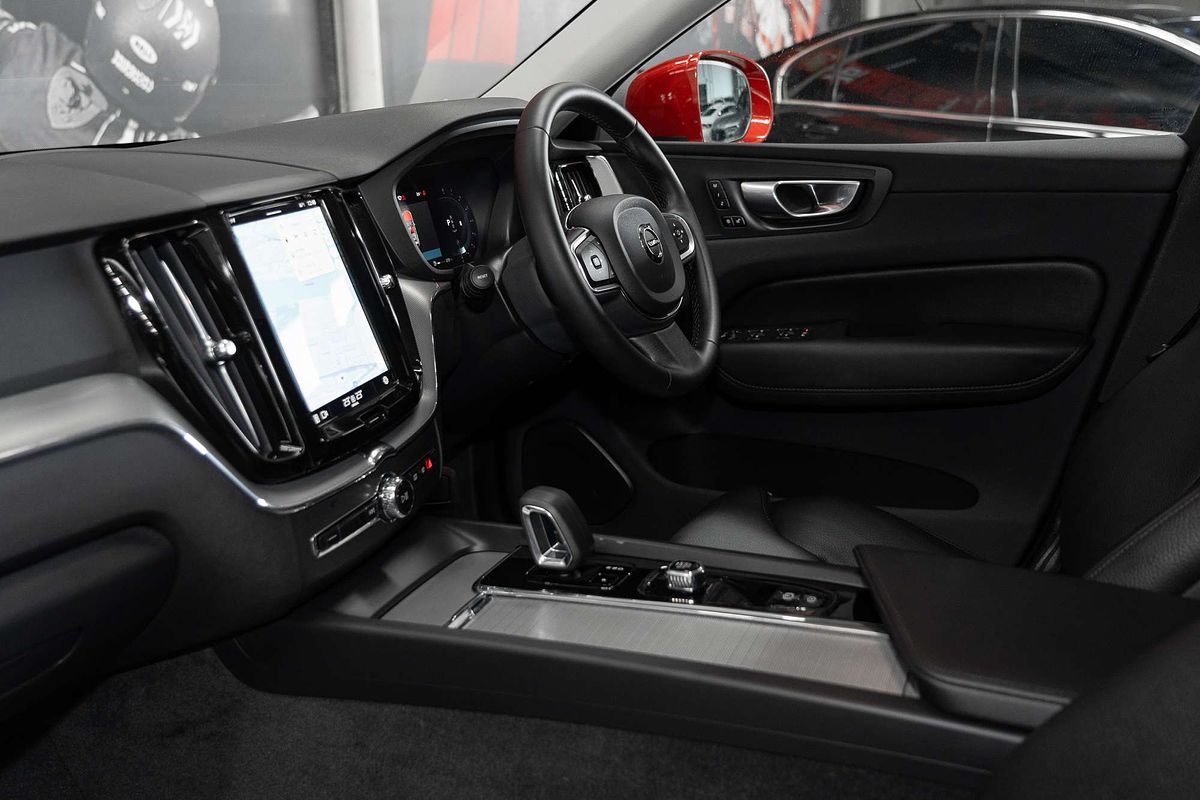2023 Volvo XC60 Plus B5