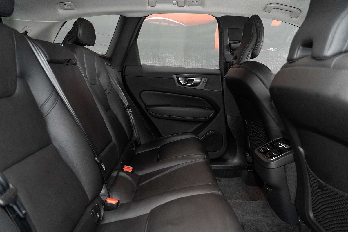 2023 Volvo XC60 Plus B5