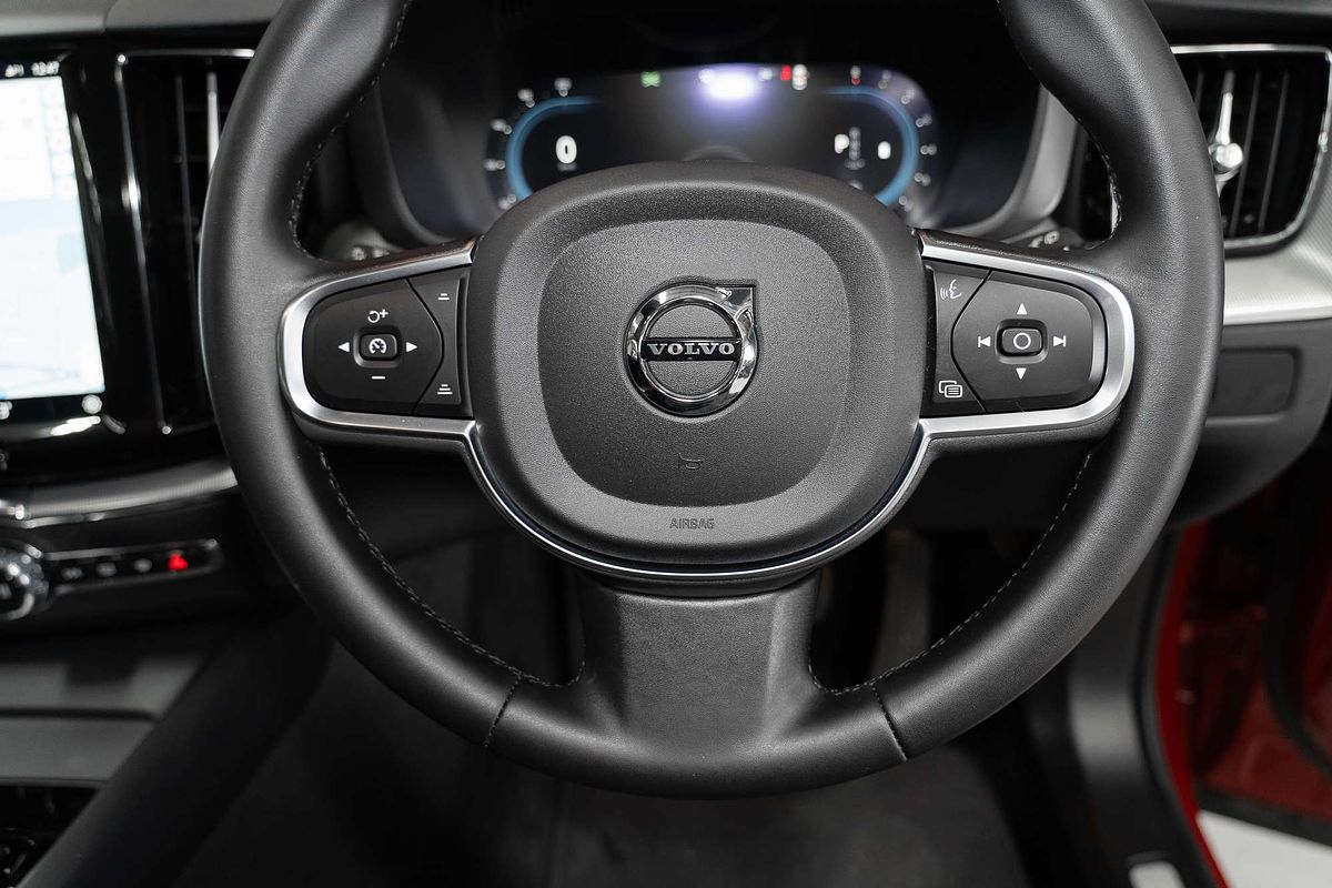 2023 Volvo XC60 Plus B5