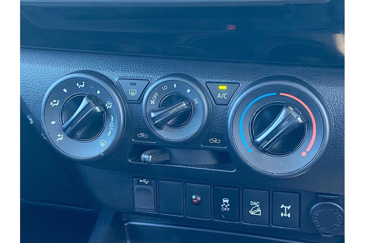 2017 Toyota Hilux SR GUN126R 4X4