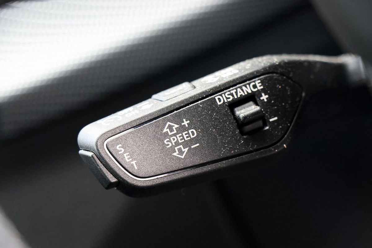 2022 Audi Q2 40 TFSI S line GA