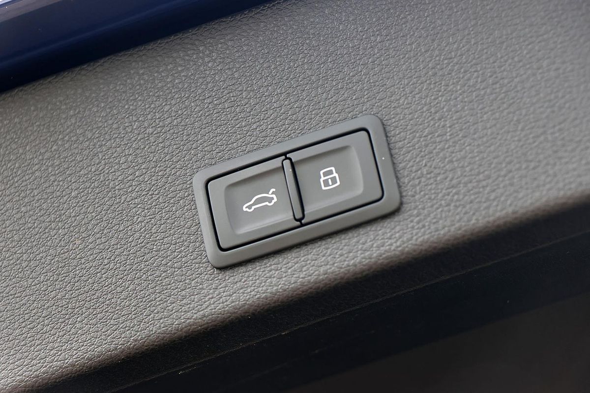2022 Audi Q2 40 TFSI S line GA