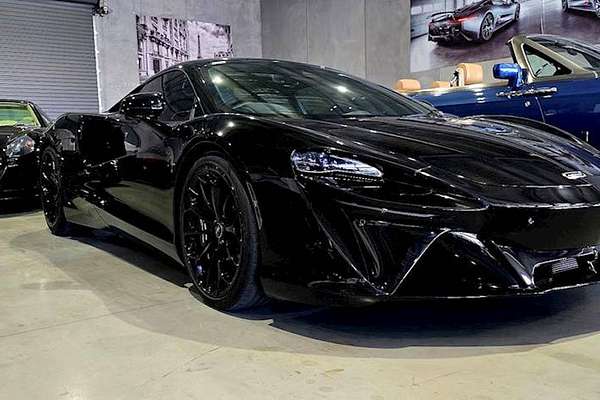 2023 McLaren Artura Performance P16
