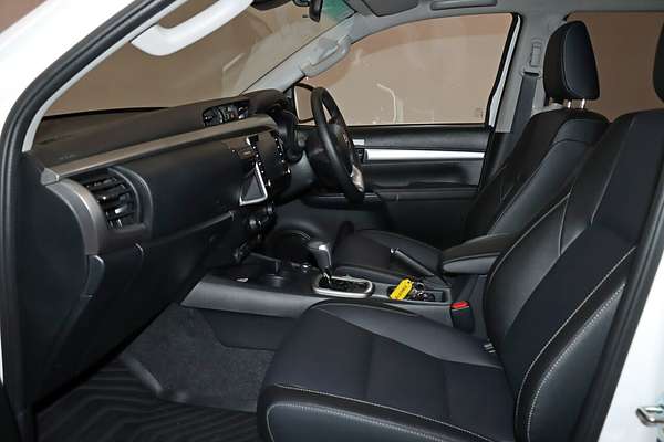 2024 Toyota Hilux SR5 48V GUN126R 4X4