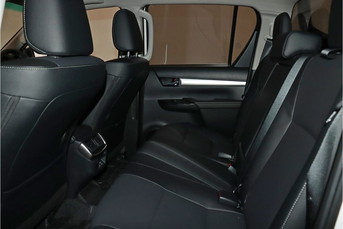 2024 Toyota Hilux SR5 48V GUN126R 4X4