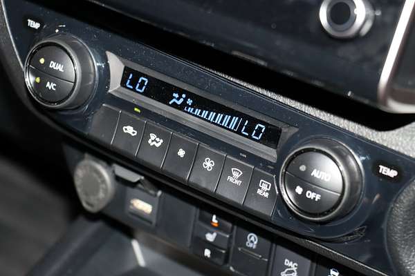 2024 Toyota Hilux SR5 48V GUN126R 4X4
