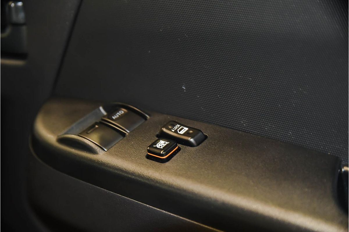 2014 Toyota Hiace Commuter TRH223R