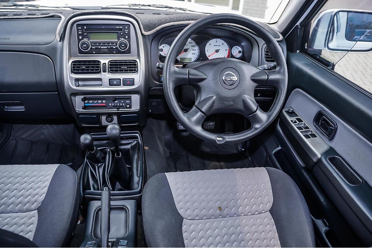 2015 Nissan Navara ST-R D22 4X4