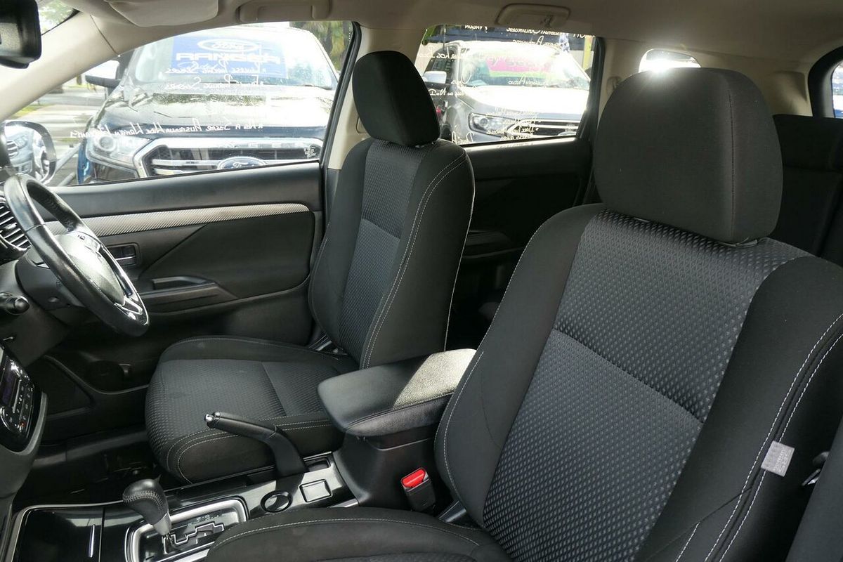 2017 Mitsubishi Outlander LS Safety Pack ZK