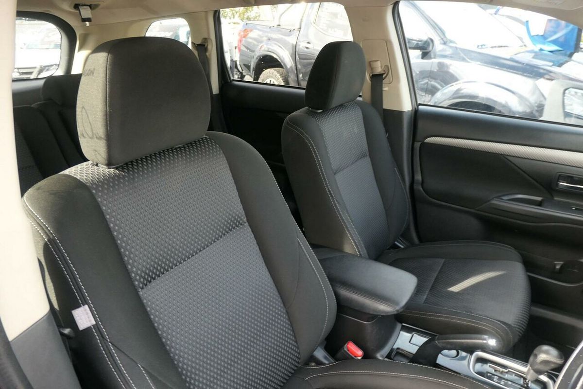2017 Mitsubishi Outlander LS Safety Pack ZK