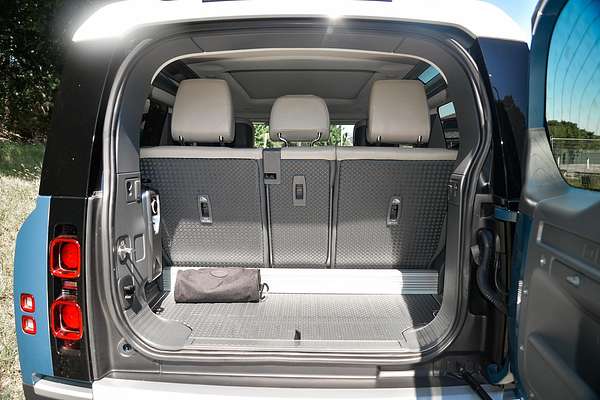 2022 Land Rover Defender 90 P300 L663