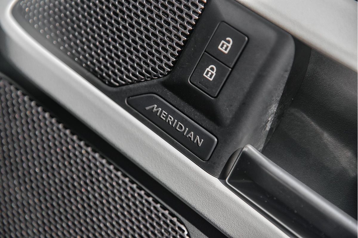 2022 Land Rover Defender 90 P300 L663