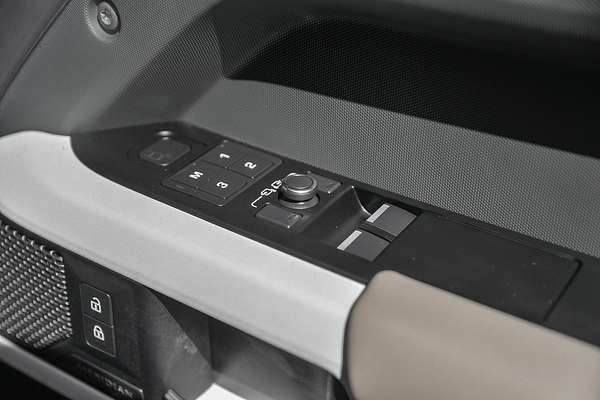 2022 Land Rover Defender 90 P300 L663