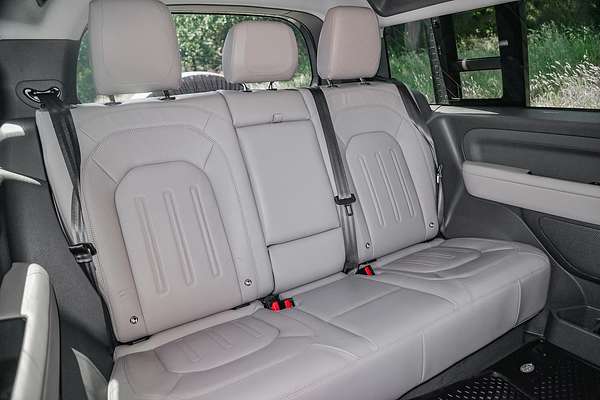 2022 Land Rover Defender 90 P300 L663