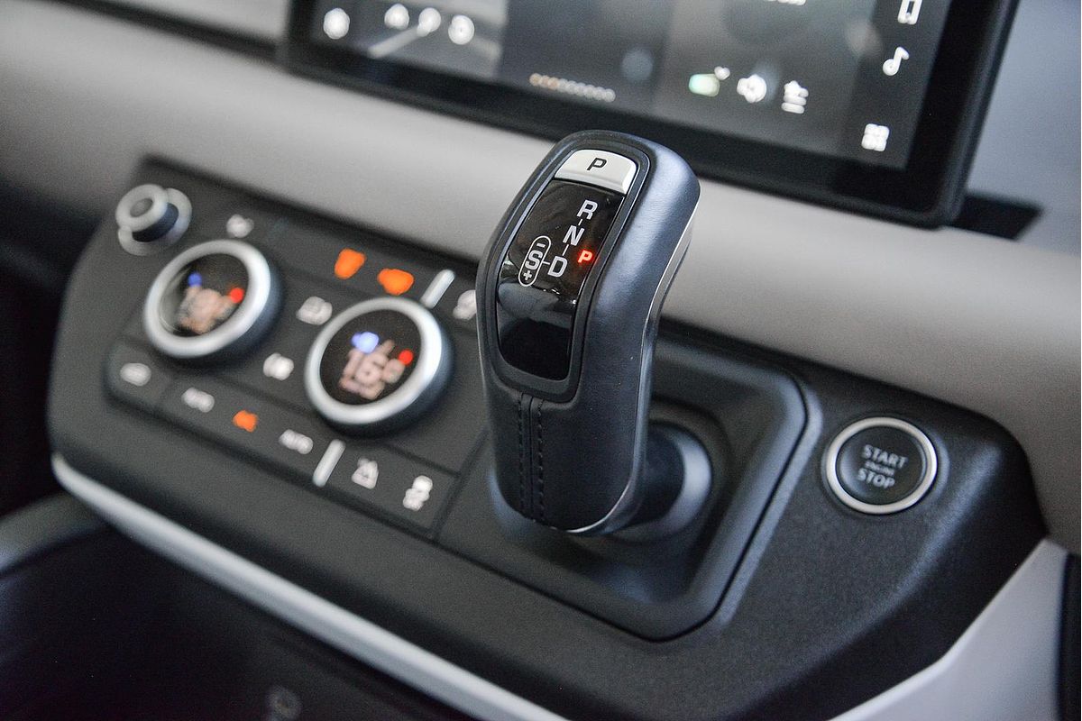 2022 Land Rover Defender 90 P300 L663