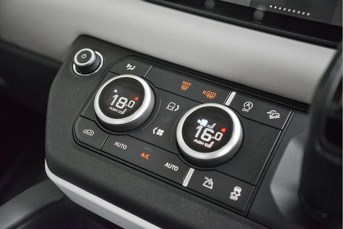 2022 Land Rover Defender 90 P300 L663