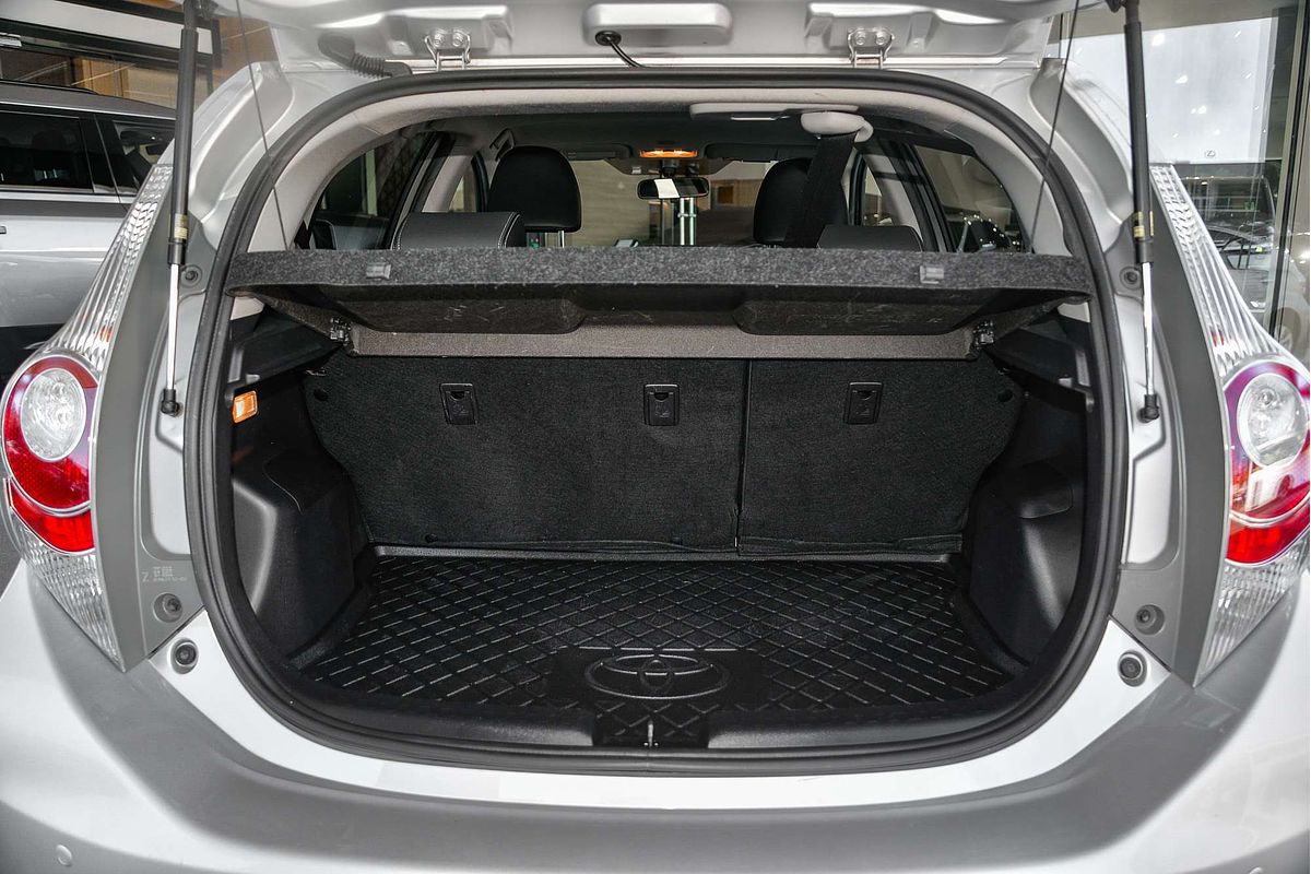 2014 Toyota Prius C i-Tech NHP10R