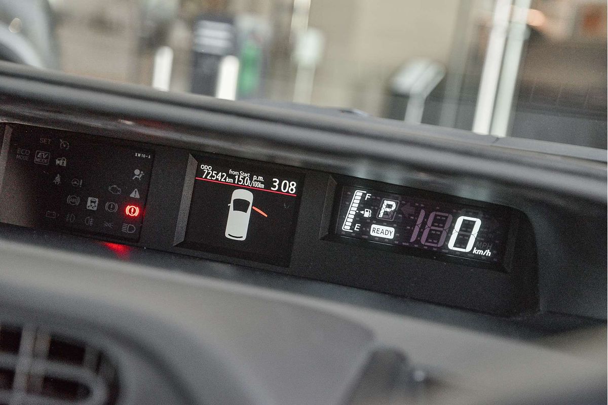 2014 Toyota Prius C i-Tech NHP10R