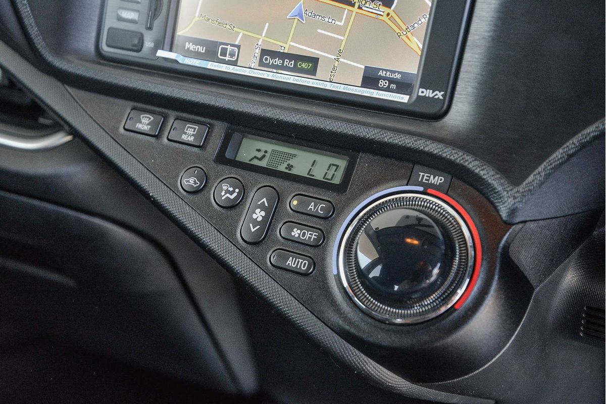2014 Toyota Prius C i-Tech NHP10R