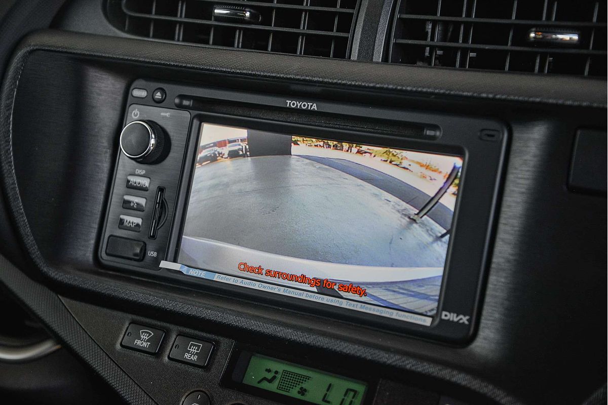 2014 Toyota Prius C i-Tech NHP10R