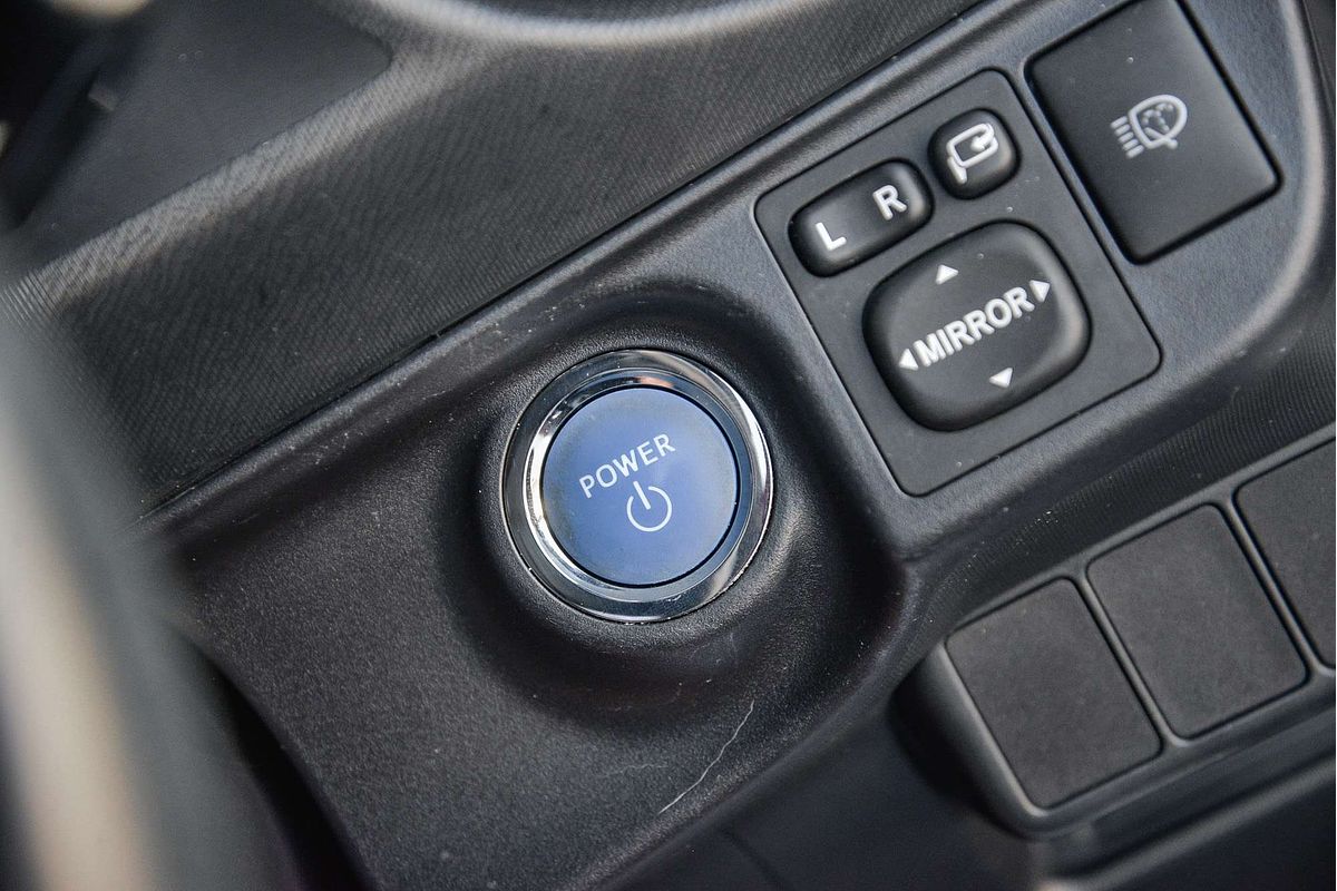 2014 Toyota Prius C i-Tech NHP10R